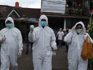 Cegah Penularan, Kampung Tangguh di Pondok Aren Swab Door to Door Warga