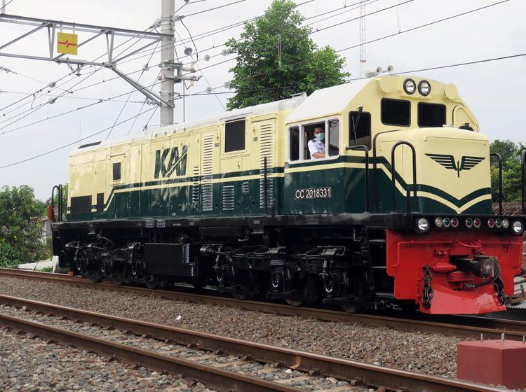 Lokomotif dengan Livery Jadul