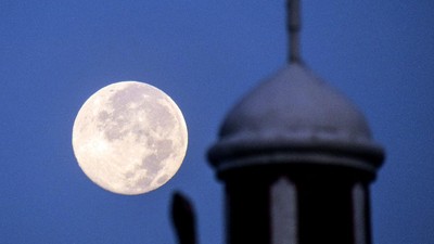 Penampakan Bulan Purnama Salju di Langit Aceh-Depok