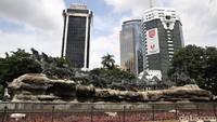 Seperti diketahui, Patung Arjuna Wijaya merupakan karya seorang maestro patung asal Bali yakni Nyoman Nuarta. 