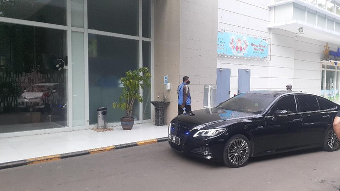Menko Polhukam Mahfud Md melayat ke rumah duka Artidjo Alkostar (Foto: Afzal/detkcom)