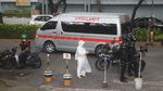 Momen Mahfud MD-Firli Bahuri Melayat ke Rumah Duka Artidjo Alkostar
