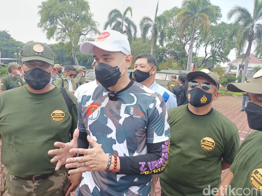 Okan Cornelius bagikan 500 kasur untuk korban bencana alam.