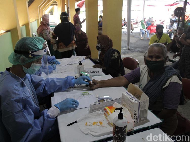 Pedagang Pasar Beringharjo Bersiap Jalani Vaksinasi COVID-19