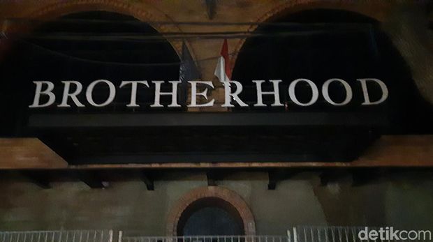 Polisi razia protokol kesehatan tempat hiburan malam Kafe Brotherhood, Jaksel
