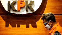 KPK menetapkan Gubernur Sulsel Nurdin Abdullah dan 2 orang lainnya (pejabat Sulsel dan kontraktor) sebagai tersangka kasus suap proyek infrastruktur, Minggu (28/2/2021). Nurdin dikenal sebagai pejabat sarat prestasi, termasuk dalam hal antikorupsi. Juga pernah dilibatkan KPK dalam pendidikan pencegahan korupsi. Rifkianto Nugroho/detikcom  