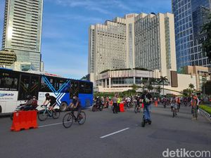 PPKM Mikro, Bundaran HI Ramai Dikunjungi Warga Berolahraga