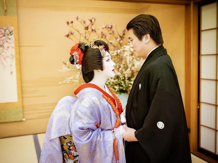 Syahrini Dandan Ala Geisha di Ulang Tahun Pernikahan ke-2 dengan Reino Barack