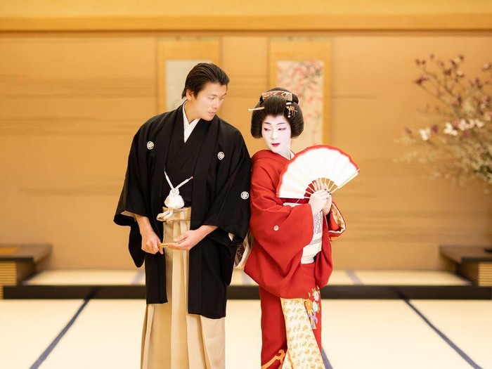 syahrini Syahrini Dandan Ala Geisha di Ulang Tahun Pernikahan ke-2 dengan Reino Barack