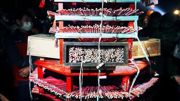 Dilansir dari Getty Images, Festival Kembang Api Yanshui Beehive kerap merupakan tradisi tahunan yang diadakan pada hari ke-15 setelah dimulainya Tahun Baru Imlek di Kota Tainan selama lebih dari 130 tahun. Dilansir dari Getty Images, Festival Kembang Api Yanshui Beehive kerap merupakan tradisi tahunan yang diadakan pada hari ke-15 setelah dimulainya Tahun Baru Imlek di Kota Tainan selama lebih dari 130 tahun.