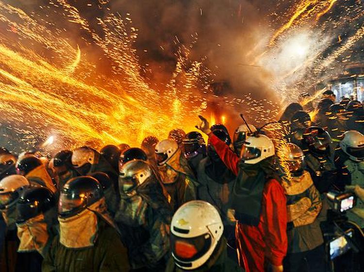 Taiwan Punya Pesta Kembang Api Paling Berbahaya di Dunia