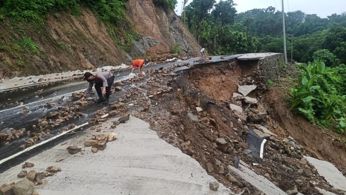 Tanah longsor di Barru, Sulsel (Hasrul Nawir)