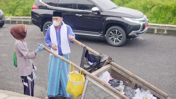 Wabup Tasikmalaya Deni Sagara saat bertemu warga (Foto: dok pribadi Deni Sagara)