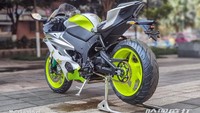 Dikutip dari laman Motosaigon, Yamaha R6 versi KW ini dibanderol sekitar 90 juta VND atau setara dengan Rp 55 juta. Yamaha R6 tiruan ini dibuat merek Huaying. Dan ternyata, Huaying R6 ini punya platform mesin dan sasis yang sama dengan Ninja ZX-10R KW. Foto: Motosaigon