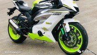 Sudah jadi rahasia umum jika pabrikan otomotif China dikenal suka membuat tiruan dari produk motor atau mobil yang terkenal di pasaran. Baru-baru ini produsen motor asal China membuat tiruan sportbike Yamaha YZF-R6 model terbaru. Foto: Motosaigon