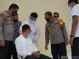 Ratusan Anggota Polisi di Sidoarjo Kembali Jalani Vaksinasi
