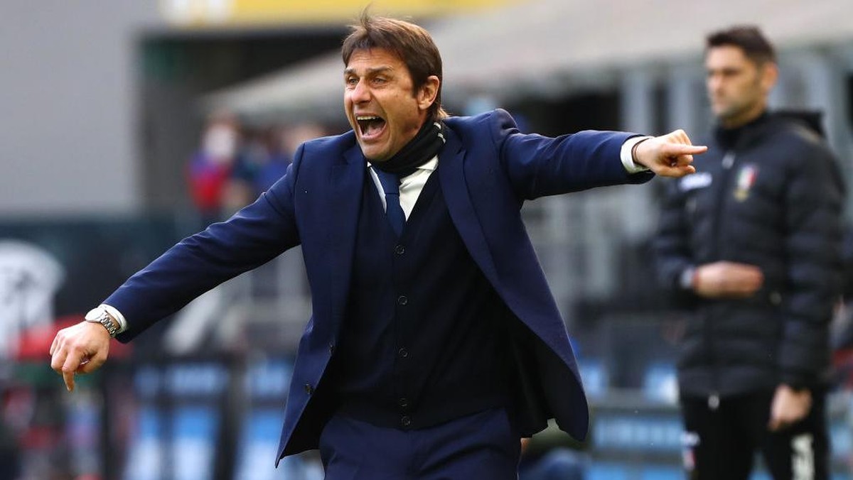 Antonio Conte semasa menangani Inter Milan. (Foto: Getty Images/Marco Luzzani)