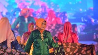 Selain motif Corona, batik hasil kreasi istri Gubernur Riau hingga ibu-ibu PKK di Riau menampilkan batik bermotif janda bolong. (dok Diskominfo Pemprov Riau)