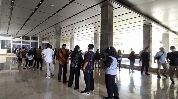 Antrean untuk vaksinasi di Gedung DPR (Rahel-detikcom)