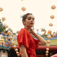 Punya paras tak kalah cantik dan menawan, Urassaya Sperbund, ternyata juga memiliki darah blasteran. Urassaya memiliki keturunan Thailand dan Norwegia. Foto: Instagram/@urassayas