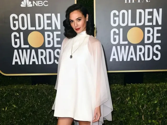 Best dan Worst Dress di Golden Globes 2021