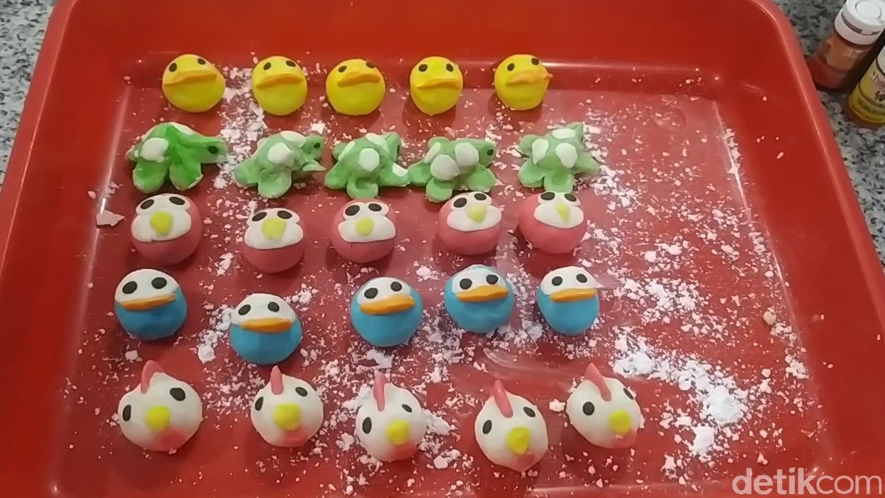 Bikin Gemas! Bakpao dan Cilok Hello Kitty dan Angry Bird dari Cianjur
