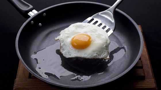 Cara Memasak Telur Mata Sapi Tanpa Minyak, Diganti dengan Air!