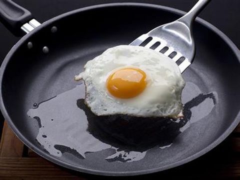Cara Memasak Telur Mata Sapi Tanpa Minyak, Diganti dengan Air!