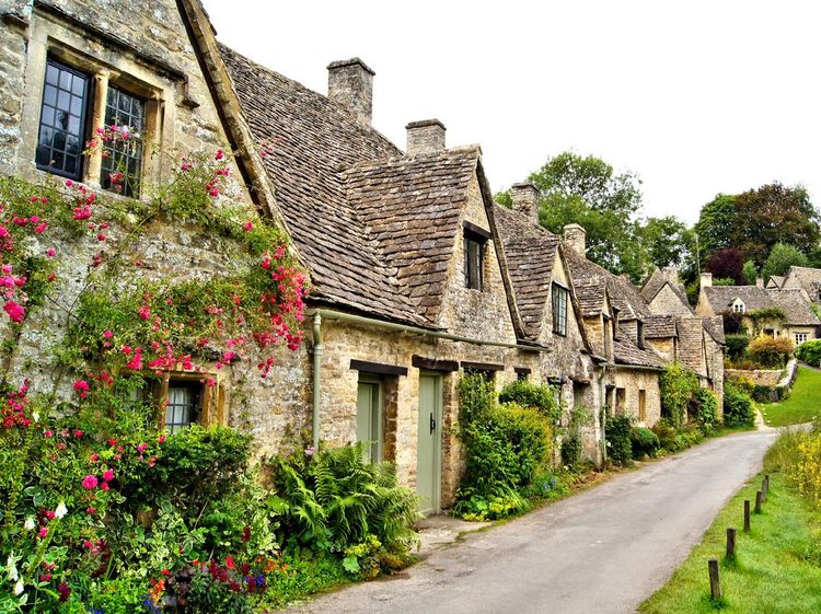 Foto Desa Rumah Batu yang Mirip Negeri Dongeng