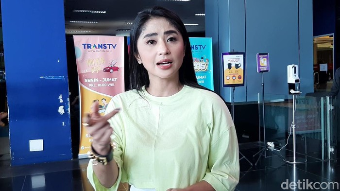Dewi Perssik marah ada netizen tak senonoh kepadanya