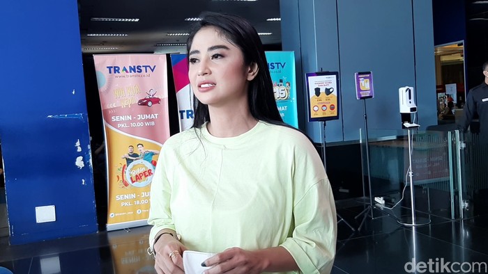 Dewi Perssik marah ada netizen tak senonoh kepadanya