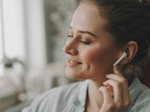 Bahaya Menggunakan Earphone Terlalu Lama untuk Kesehatan Telinga