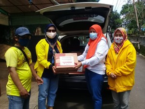 Lewat Gerak BS, Bamsoet Beri Bahan Makanan ke Korban Banjir Jaksel