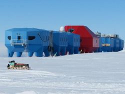 Ngeri! Penampakan Gunung Es Raksasa Terbelah di Kutub Selatan