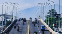 Gunung Salak berjarak sekitar 70 kilometer dari lokasi pengambilan gambar. Estimasi jarak ini jika ditempuh menuju pos pendakian Cidahu, Sukabumi, Jabar. (Foto: Andhika Prasetia-detikcom)