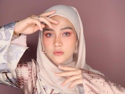 10 Transformasi Gaya Istri Zikri Daulay, Jadi Atensi karena Foto Tanpa Hijab