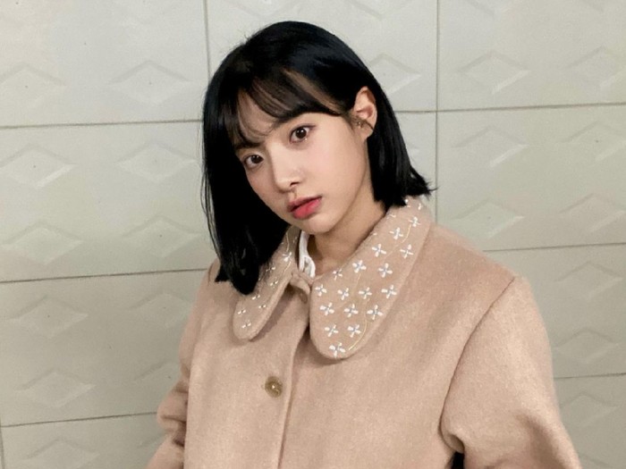 Hyunjoo APRIL tengah hangat diperbicangkan oleh netizen dan penggemarnya. Seorang netizen mengaku sebagai ‘adik’ Hyunjoo dan menyebut kakaknya dibully selama menjadi member APRIL. Ada apa dibalik laporan ‘adik’ Hyunjoo APRIL?