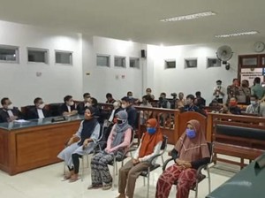 PN Praya Kabulkan Eksepsi 4 IRT Pelempar Batu ke Pabrik Rokok, Kasus Disetop