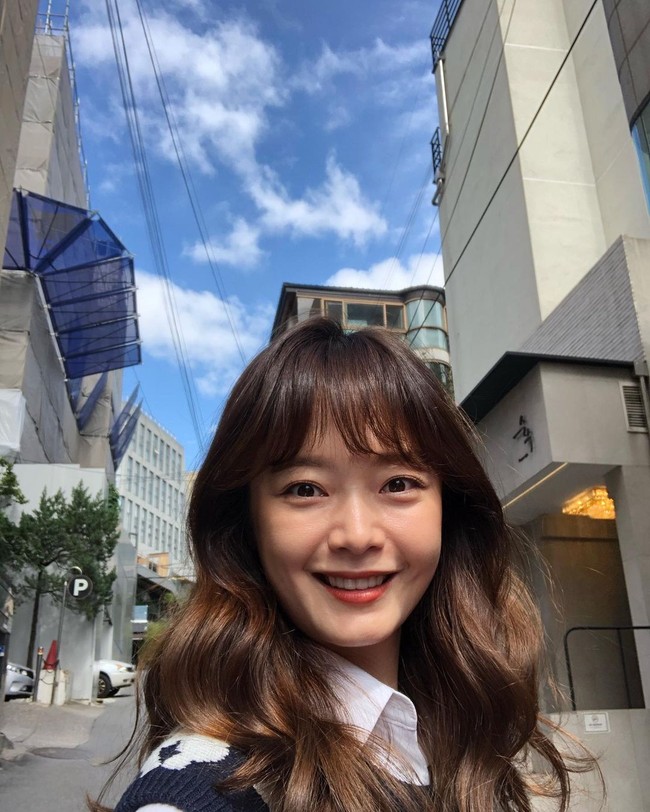 5. Jeon So MinSelain cantik, wanita ini juga dikenal dengan tingkahnya yang lucu dalam acara Running Man. Tak heran jika semakin banyak pria yang mengaguminya. Foto: Instagram @jsomin86