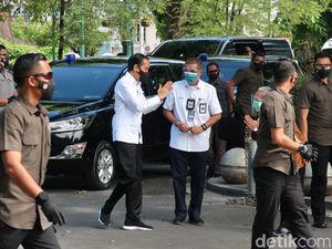 Jokowi Tinjau Vaksinasi Massal di Benteng Vredeburg Yogyakarta