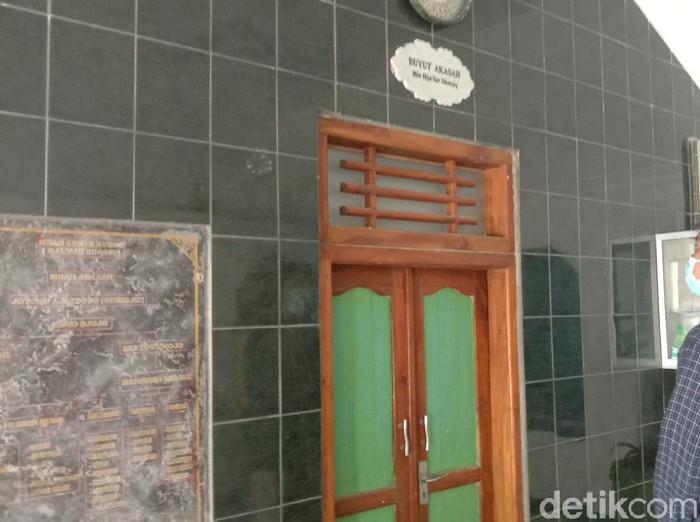 Kawasan Makam Buyut Akasah di Desa Burikan Kecamatan Kota, Kudus, Senin (1/3/2021).
