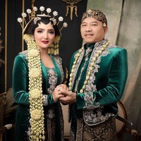 Potret keharmonisan Ashanty dan Anang Hermansyah tercermin dari pose mereka berdua. Foto: Instagram/@fdphotographyfamily
