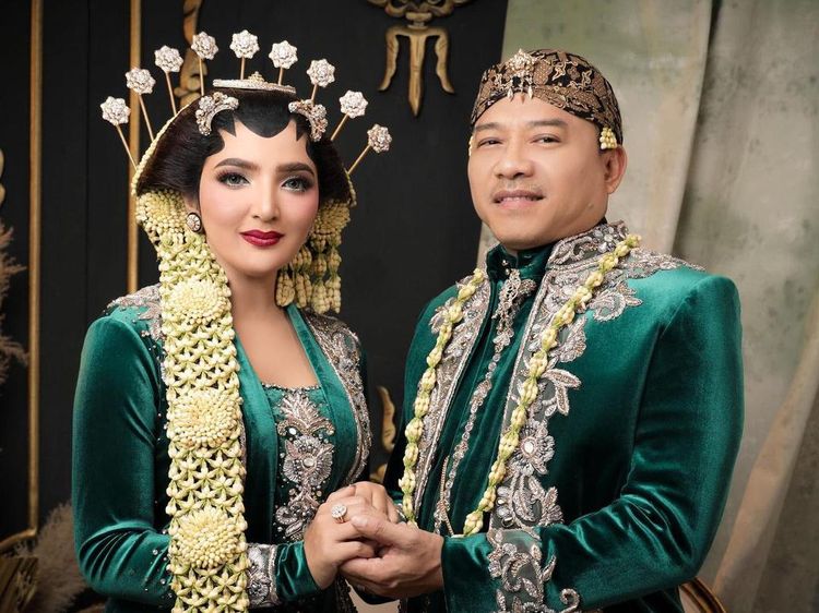 10 Foto Anang dan Ashanty Pakai Busana Adat Jawa, Pangling bak Pengantin