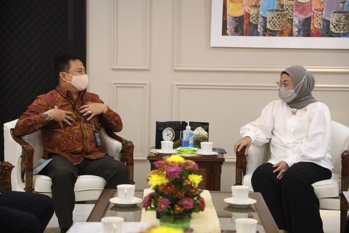 Kemnaker menggandeng PT Permodalan Nasional Madani (Persero) (PNM) sebagai mitra program wirausaha dalam rangka menggerakkan perekonomian rakyat.