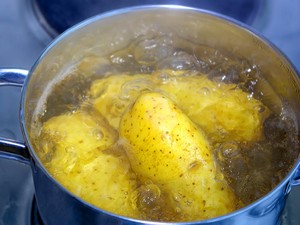 Rebus Kentang Sebelum Digoreng Bikin Lebih Sehat, Benar atau Cuma Mitos?