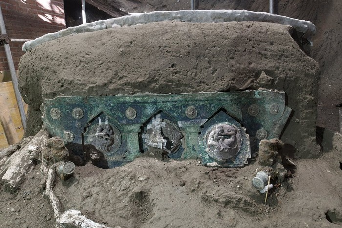 Arkeolog menemukan peninggalan Pompeii berupa kereta upacara kuno. Ini merupakan kereta upacara pertama yang pernah ditemukan.