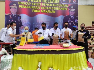 Polisi Gerebek Pabrik Kerupuk Gunakan Boraks di Sidoarjo