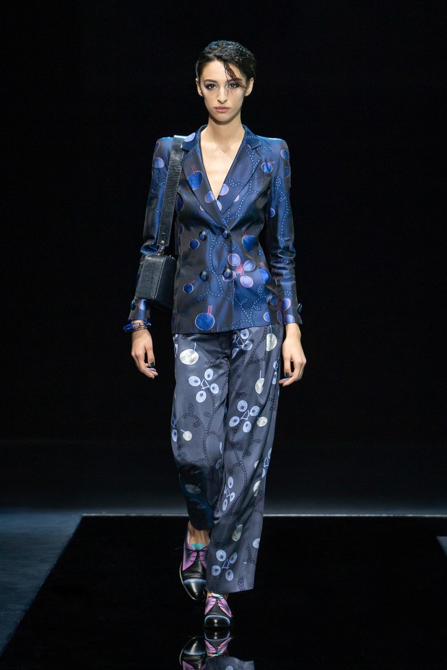 Koleksi busana terbaru Giorgio Armani Fall/Winter 2021.  Foto: dok. Courtesy of Giorgio Armani