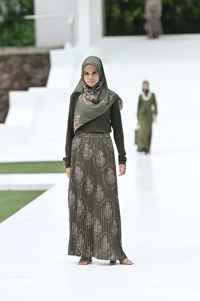 Ivan Gunawan melalui lini busana muslim Mandjha Hijab mengeluarkan koleksi terbaru untuk Ramadhan dan Lebaran 2021 dengan tema Hope, Love, Happiness. Foto: dok. Ivan Gunawan.