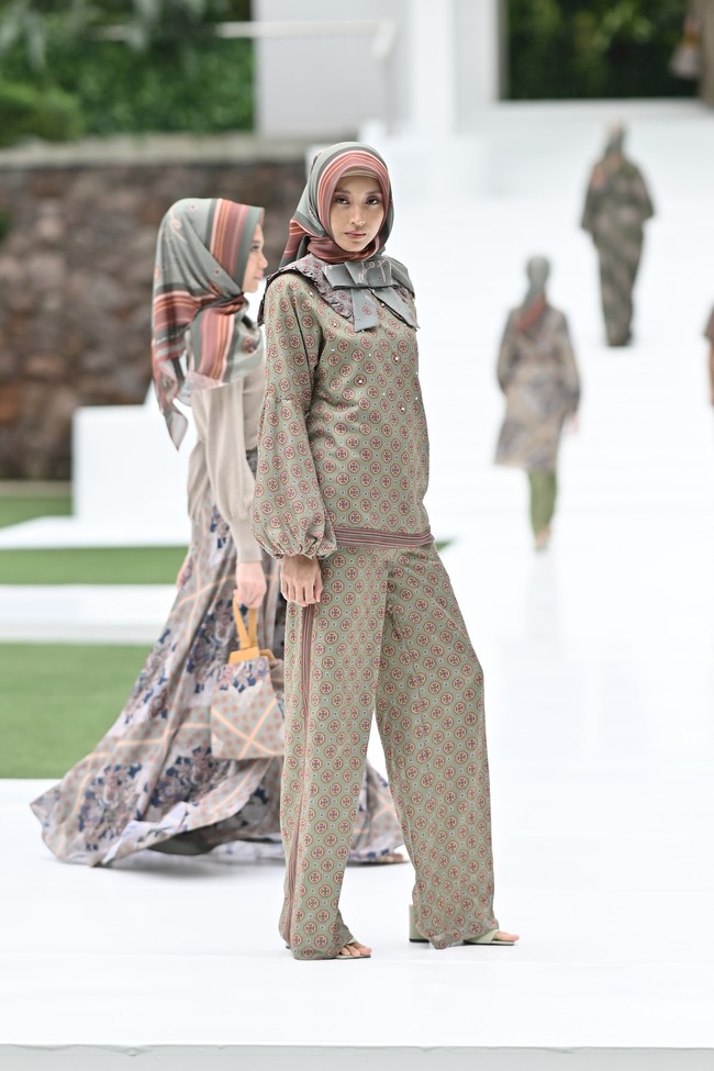 Ivan Gunawan melalui lini busana muslim Mandjha Hijab mengeluarkan koleksi terbaru untuk Ramadhan dan Lebaran 2021 dengan tema Hope, Love, Happiness.  Foto: dok. Ivan Gunawan.